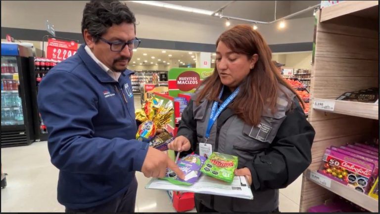 En vísperas de Pascua de Resurrección Seremi de Salud inspecciona Ley de Etiquetado en chocolates