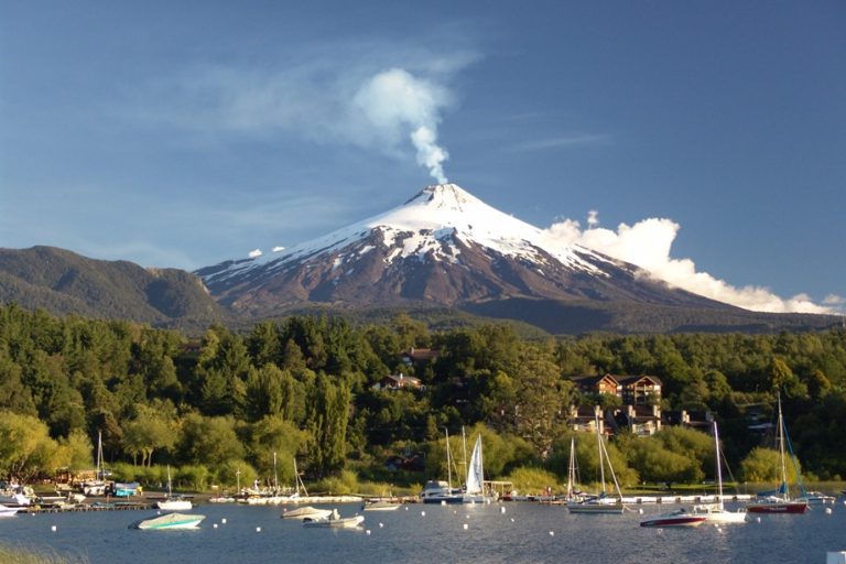 Pucón celebra semana santa entre la fe, naturaleza y panoramas familiares