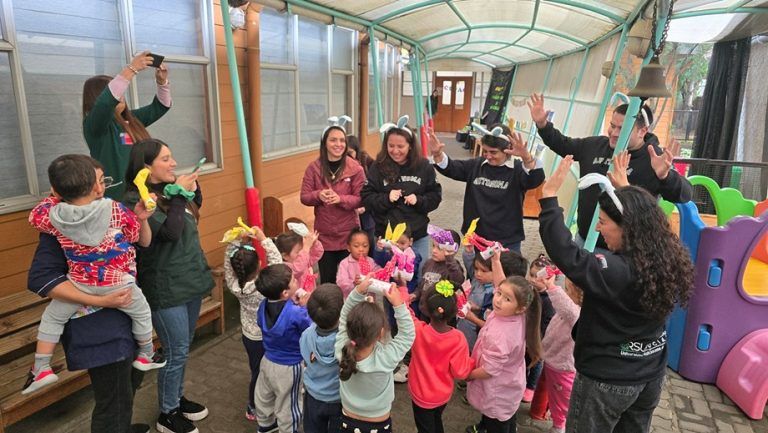 Universidad Autónoma de Chile endulza la Semana Santa con una jornada solidaria para niños de Temuco