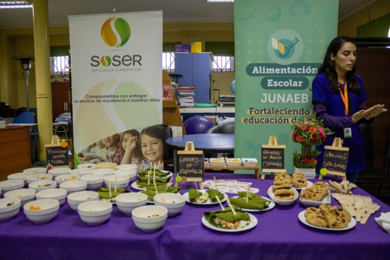 Autoridades promueven el consumo de colaciones saludables en el entorno escolar