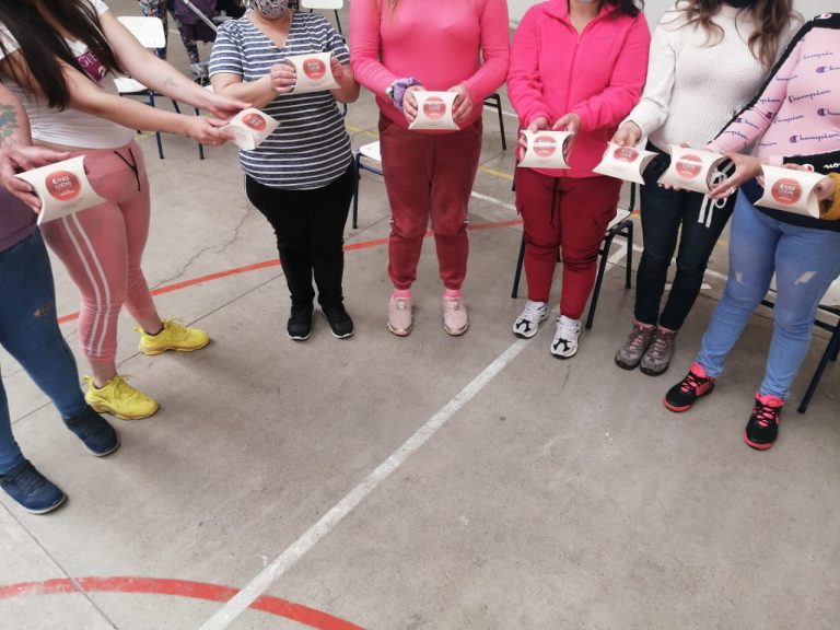 Población penal femenina de todo el país recibe, mensualmente, toallas higiénicas y copitas sanitarias, y capacitaciones de higiene y salud sexual.