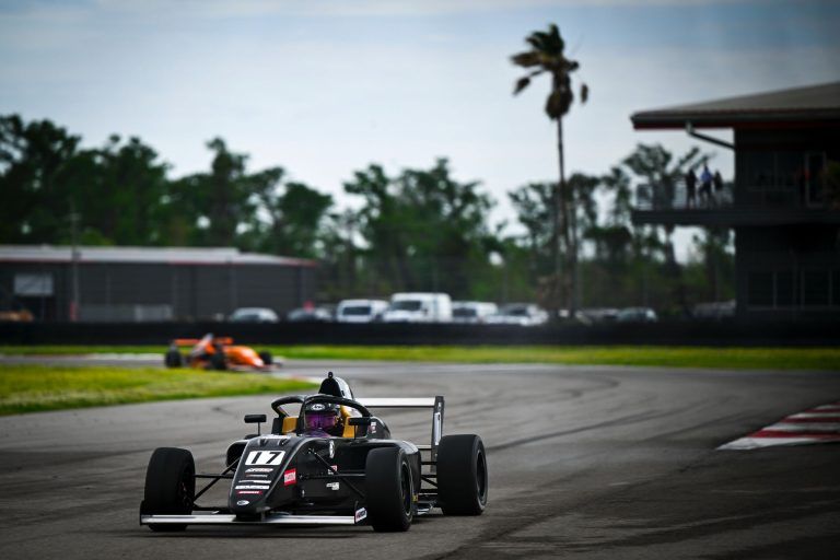 Clemente Huerta Corre En Road América Para Alcanzar El Top 3 En La F4 De Estados Unidos