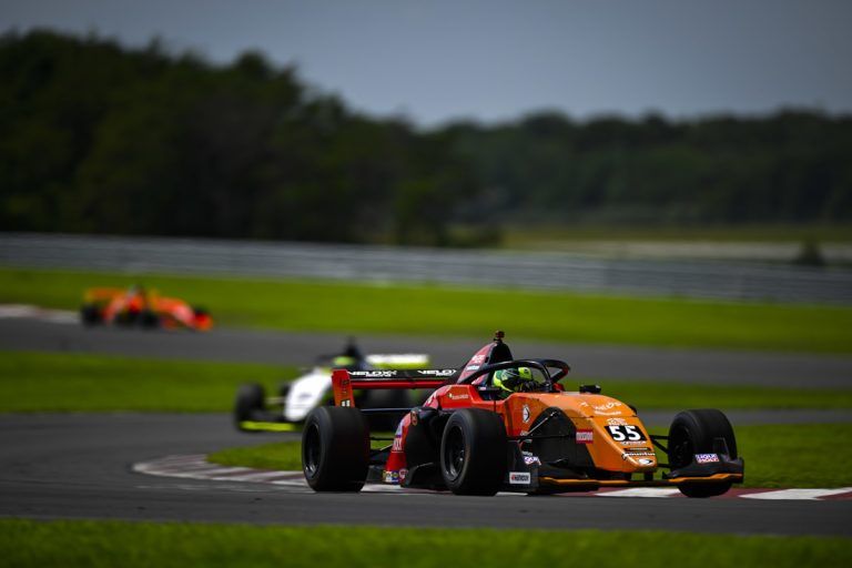 Nicolás Ambiado rescató un podio en una compleja segunda fecha de la Fórmula Regional Americas en EE.UU.