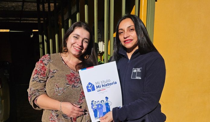 Ambar Castro Bienes Nacionales entrega títulos a madres en La Araucanía