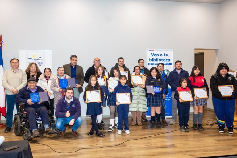 “Mi Comuna en 100 Palabras 2025” premió a sus ganadores y homenajeó a destacadas figuras culturales locales