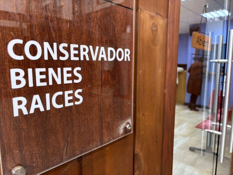 Abogada local acusa irregularidades en el Conservador de Bienes Raíces de Pucón