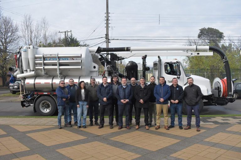 Aguas Araucanía incorpora nuevo camión limpia colector para fortalecer red de alcantarillado en invierno