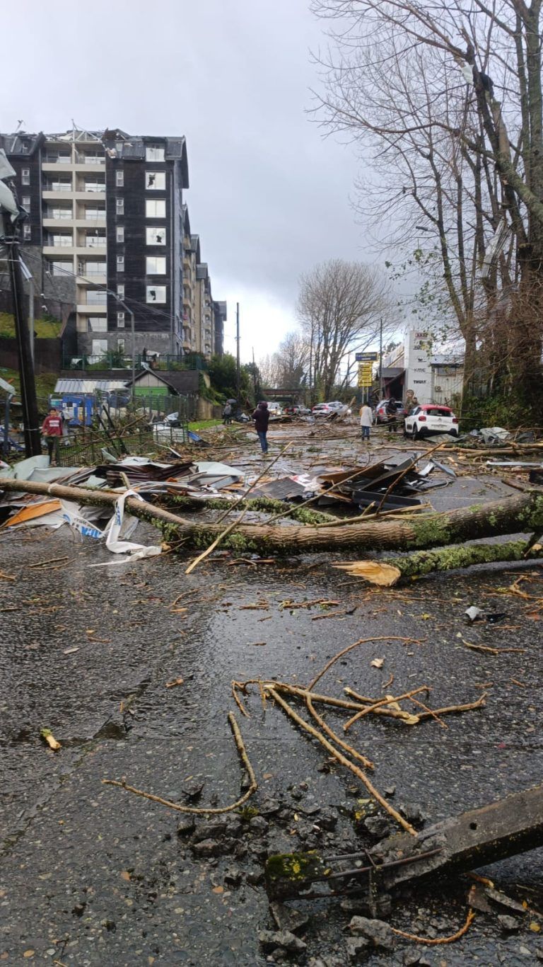 Tornado causa estragos en Puerto Varas: autoridades convocan a Cogrid comunal