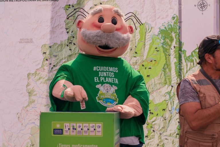 “Punto Desecha Seguro”: La iniciativa de Farmacias del Dr. Simi para eliminar medicamentos caducados sin dañar el medioambiente
