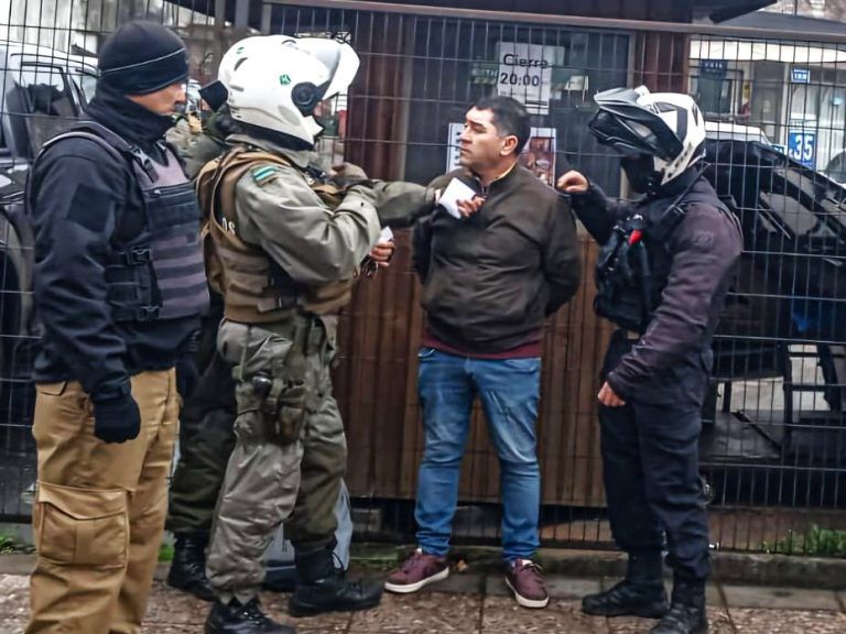 Motopatrulleros municipales de Temuco detienen a avezado estafador que tenía acorralado a un adulto mayor