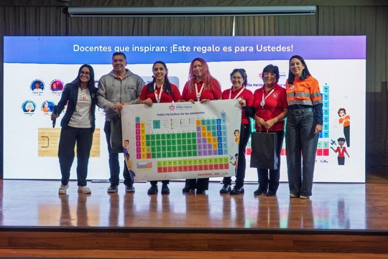 STEM+Género inicia cuarta versión en Antofagasta con celulares como microscopios y más niñas en ciencia