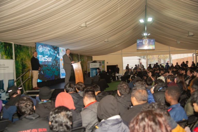 Más de 300 estudiantes de liceos de La Araucanía participaron en la segunda versión de TICSUR en Santo Tomás Temuco