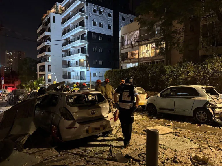 Medio Oriente: Tel Aviv bajo los misiles, la ciudad del centro de Israel en guerra