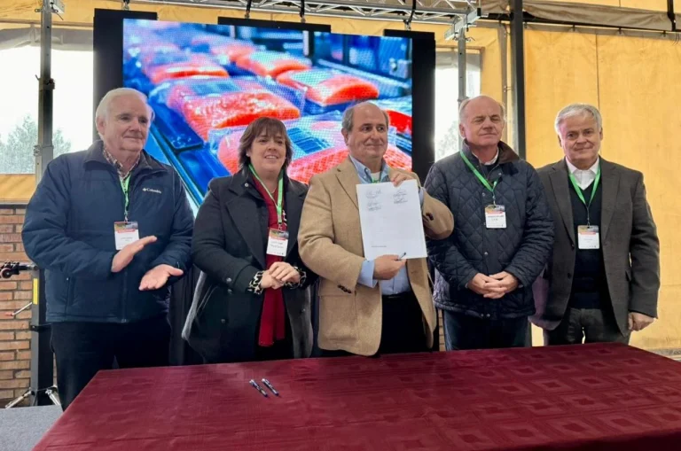 Consejo del Salmón junto a SNA, SOFO, CAS y SAGO participaron en seminario para fortalecer la integración entre agricultura y salmonicultura