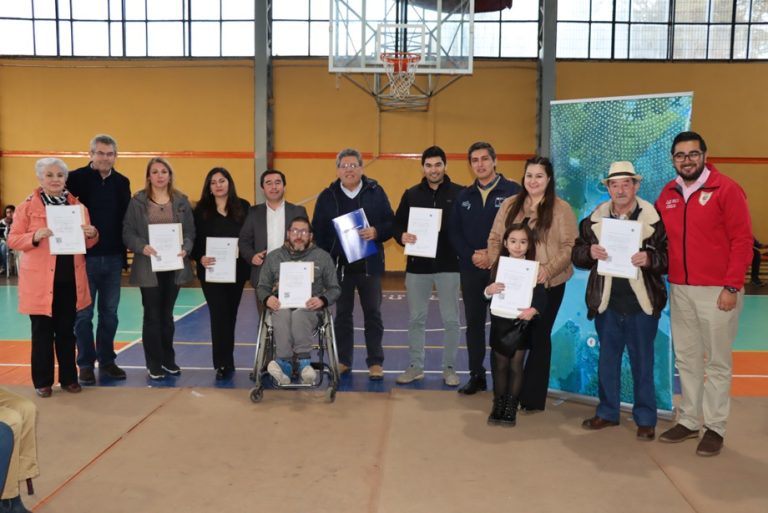 154 familias de Cunco reciben escrituras de sus viviendas tras cinco años de gestión