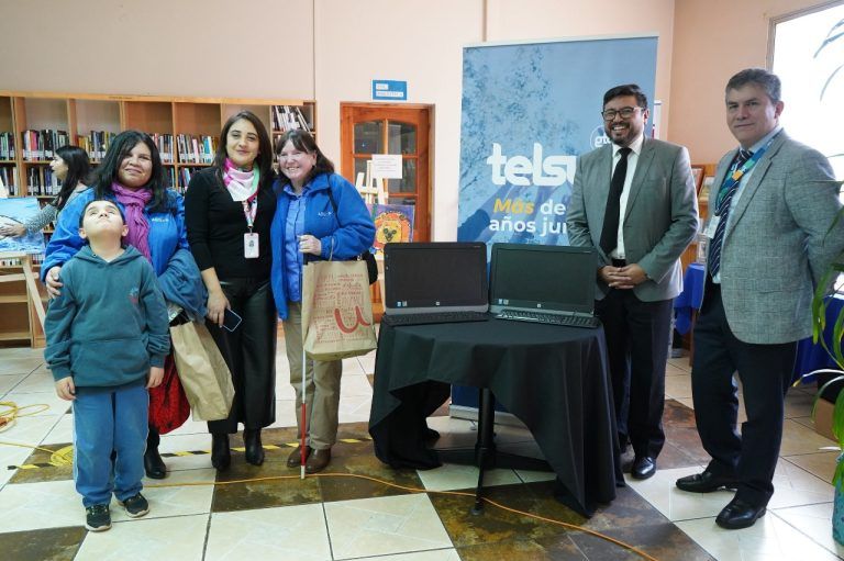 Municipalidad de Loncoche recibe computadores para proyecto de educación inclusiva digital para personas con discapacidad visual
