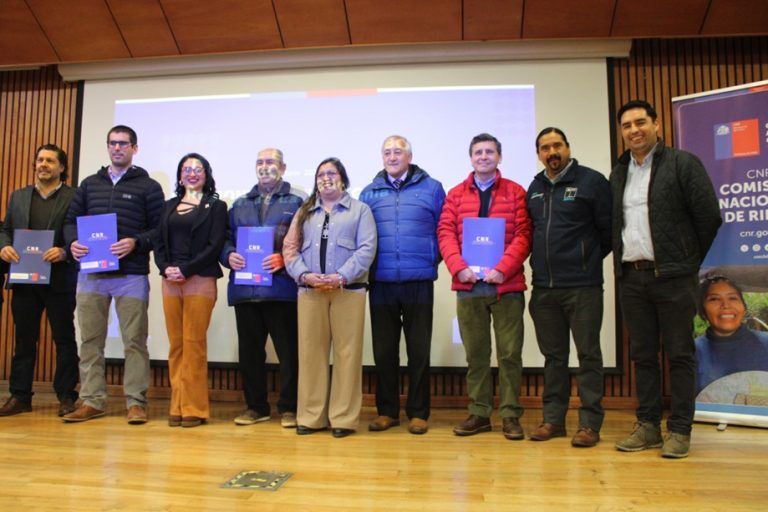 Entregan bonos de riego por $1.700 millones que beneficiarán a 253 familias de La Araucanía