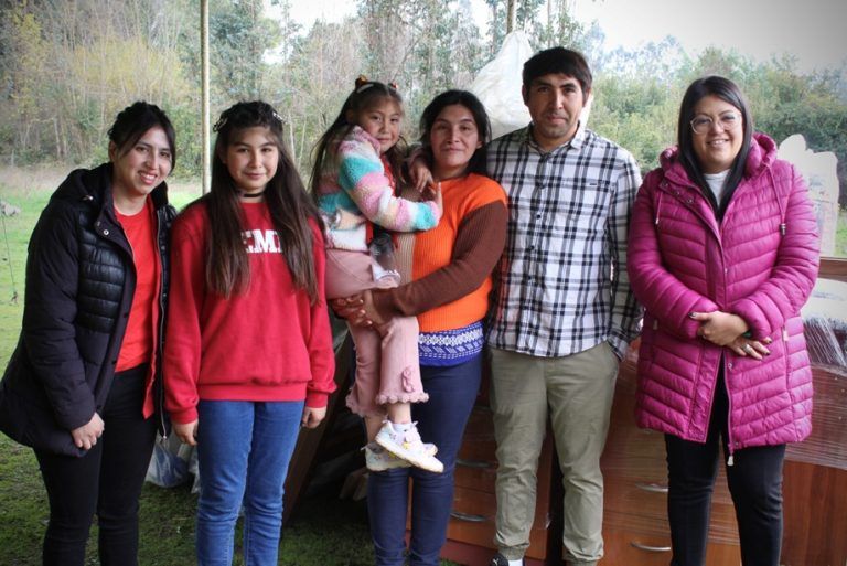Gobierno entrega equipamiento doméstico a familia de Freire a través del Programa Habitabilidad