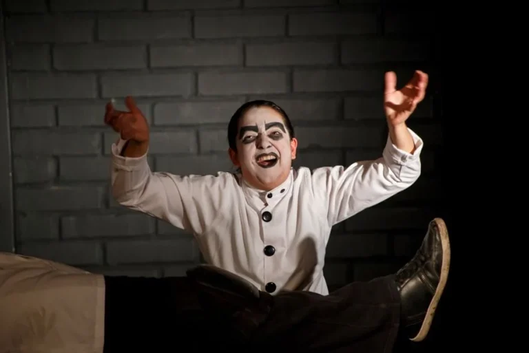 “Frankenstein”, la comedia científica que llega a Carpa Teatro Trashumantes desde La Serena