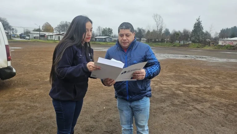 En el “Mes del Padre”, Bienes Nacionales entrega títulos a domicilio a papás de La Araucanía