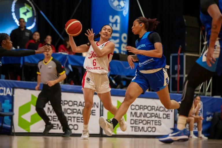 Chile y República Dominicana protagonizan fiesta del básquetbol femenino en Temuco