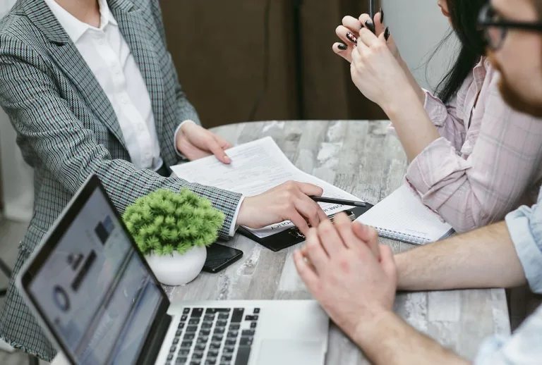 Conoce tu póliza: Expertos llaman a informarse antes de contratar un seguro