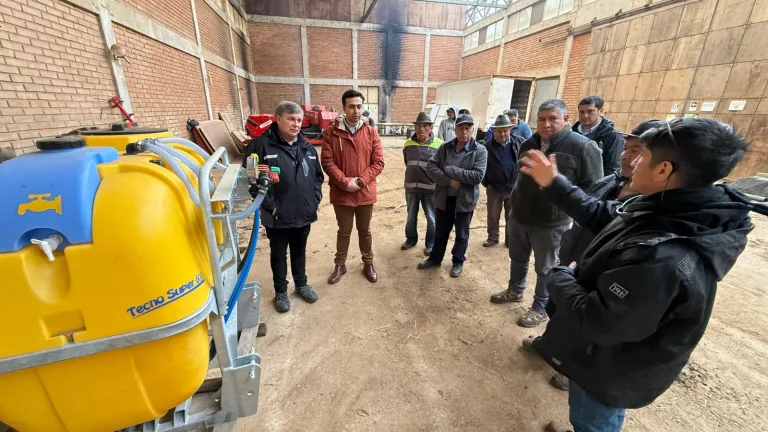 Entrega de maquinaria agrícola en La Araucanía costa