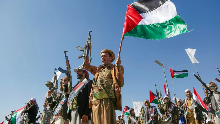 Hutíes rompen tregua con EE.UU. y declaran apoyo militar a Irán