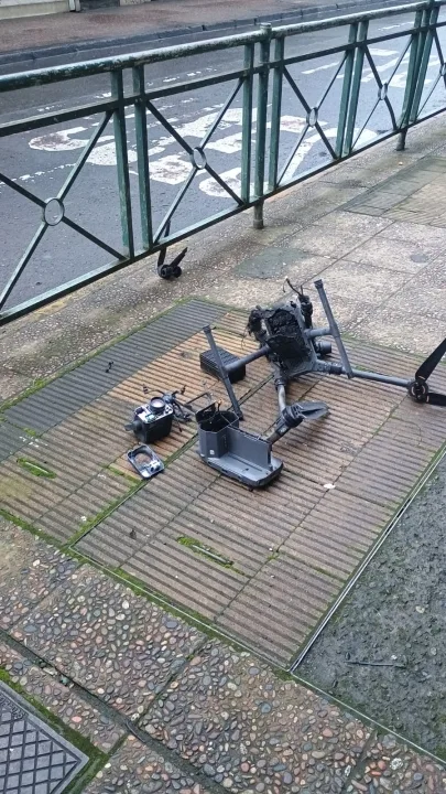 Dron de patrullaje cae en el centro de Temuco: DGAC investiga el accidente