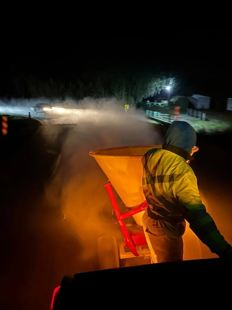 MOP realiza un amplio despliegue en rutas de la región para evitar la formación de hielo
