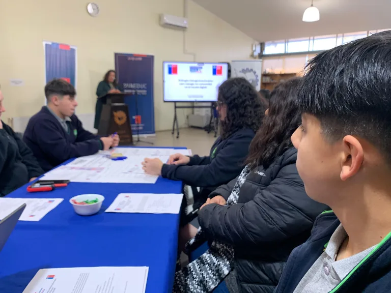 Gobierno lanza Plan de Ciudadanía y Alfabetización Digital 2025 en liceo de Temuco