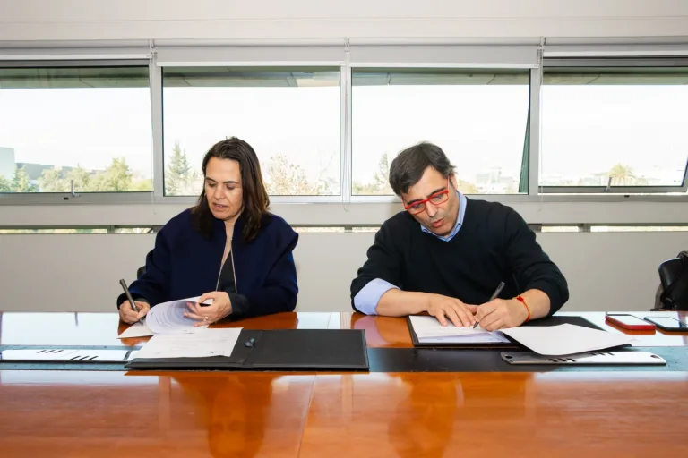 Convenio de colaboración entre Pucón y Vitacura para impulsar emprendimiento y turismo