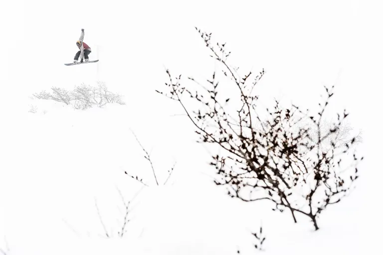 Invitan al concurso de fotografía “Montaña y Deportes de Nieve Pucón 2025”