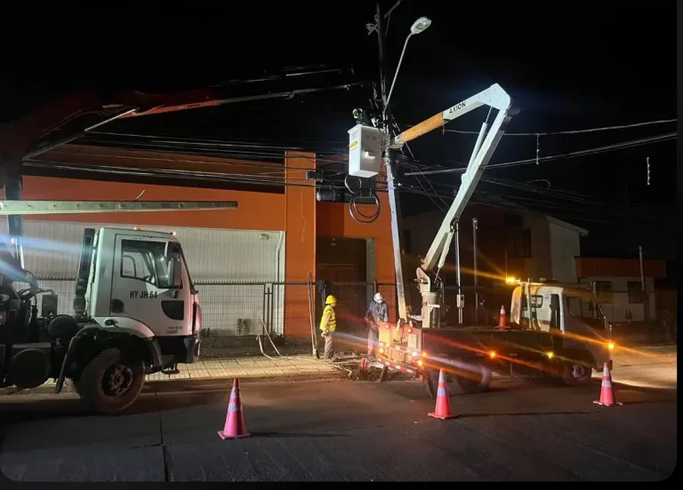Frontel reporta más de 140 postes chocados y llama a la conducción responsable