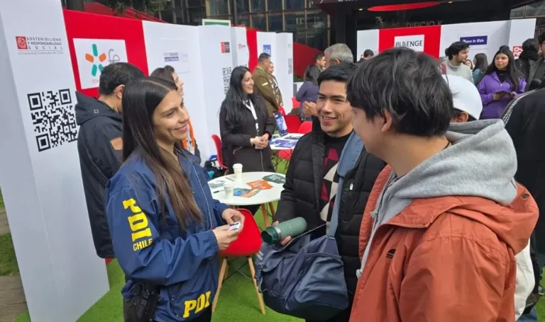 Más de 2 mil oportunidades laborales en “Punto Empleo 2025” de la Universidad Autónoma de Chile