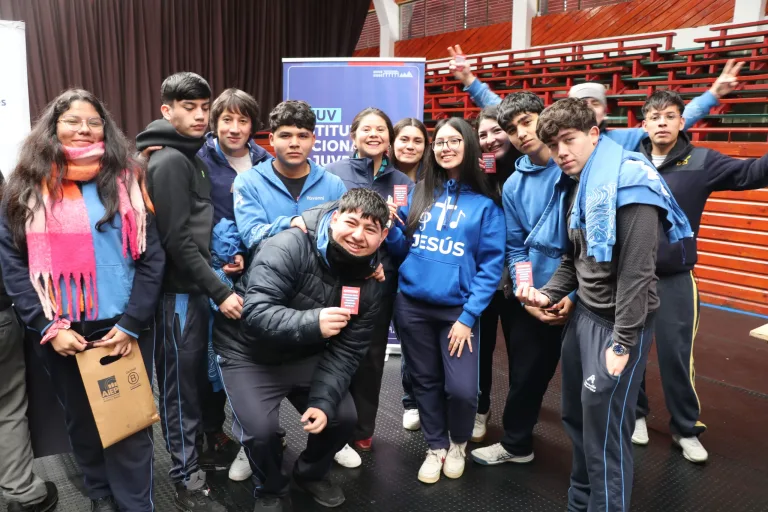 INJUV Araucanía y OMJ Villarrica realizaron exitosa Feria Vocacional en el marco del Mes de las Juventudes 2025
