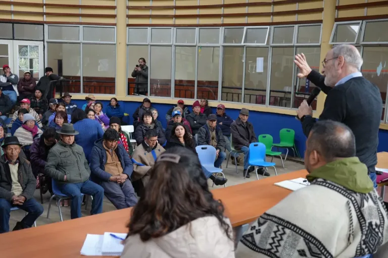 GORE Araucanía compromete recursos para anhelado proyecto de Agua Potable Rural en Isla Huapi