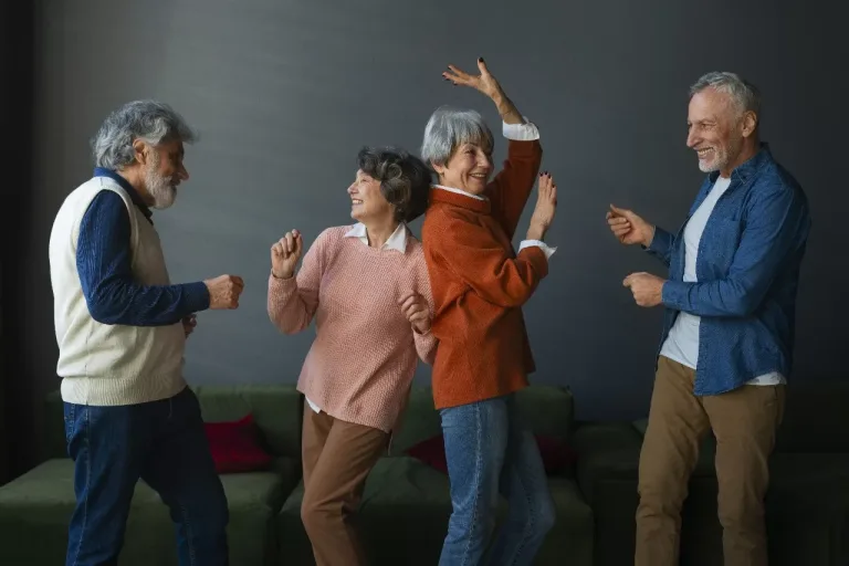 Experta aconseja bailar para cuidar el corazón en la tercera edad