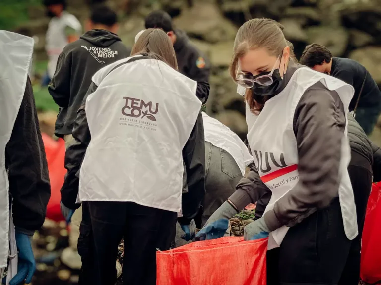 Jóvenes se movilizan por el medioambiente en el Humedal Urbano Antumalén