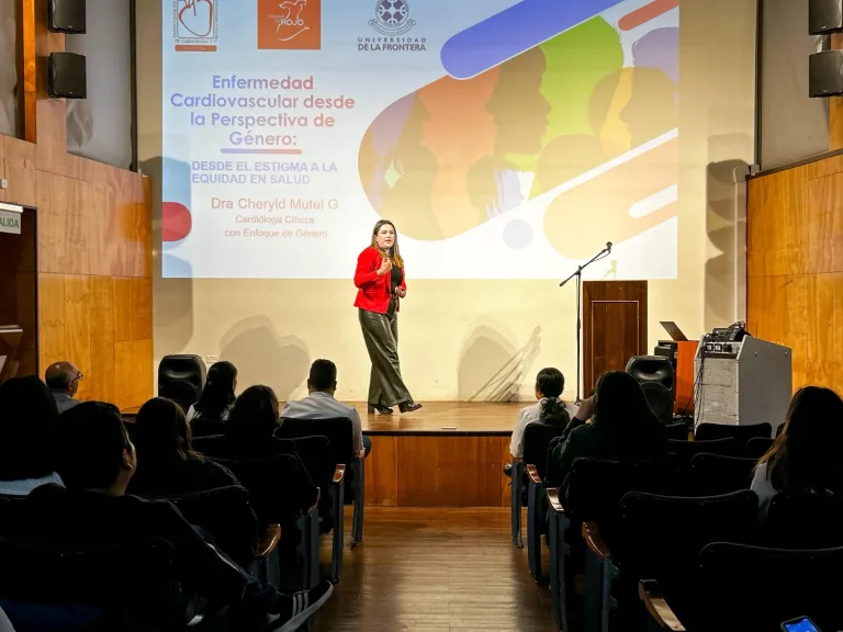 Mujeres tardan más en consultar y mueren más por enfermedades cardiovasculares
