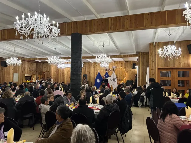 Dirigentes vecinales y comunitarios de Pucón vivieron una festiva y concurrida celebración en su día