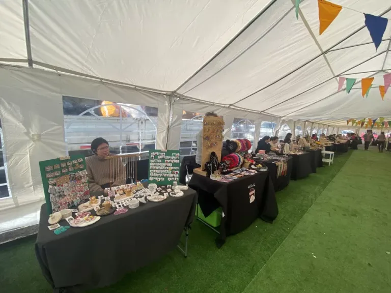 Feria “Accesorios y Joyería Creativa” ofrece exclusividades en pleno centro de Pucón