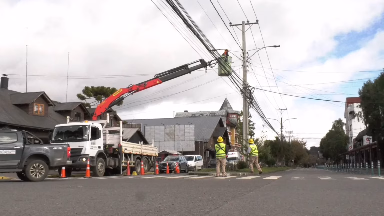 “Chao Cables” en Pucón: Ya son 27 kilómetros retirados y se promete soterramiento definitivo