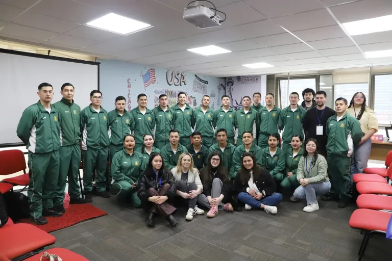 Universidad Autónoma de Chile lanza taller piloto de inglés junto a Carabineros y American Spaces