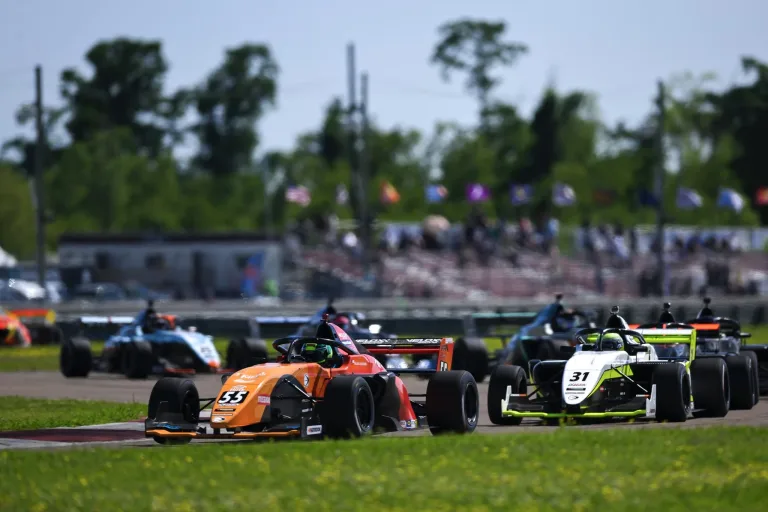 Se estrecha la pelea por el título de la FR Américas: Nicolás Ambiado queda a solo 4 puntos del líder del campeonato, tras complicada sexta fecha en Canadá