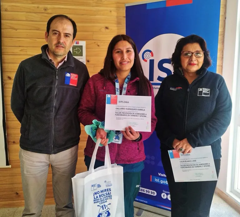 ISL La Araucanía entrega certificados a funcionarias y funcionarios del Centro de Salud Intercultural Boroa Filulawen