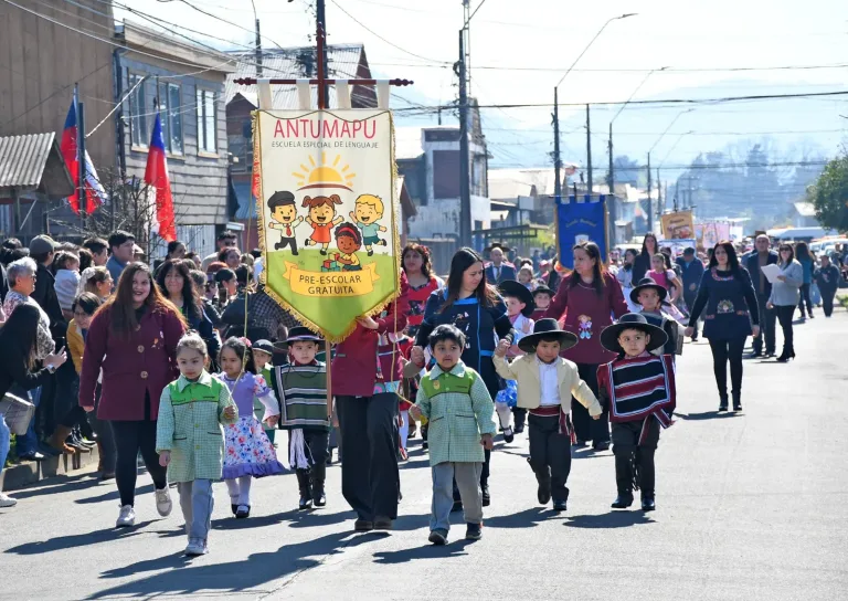 Vecinos de San Antonio dieron vida al tercer Desfile Comunitario que marca el inicio de las Fiestas Patrias en Temuco