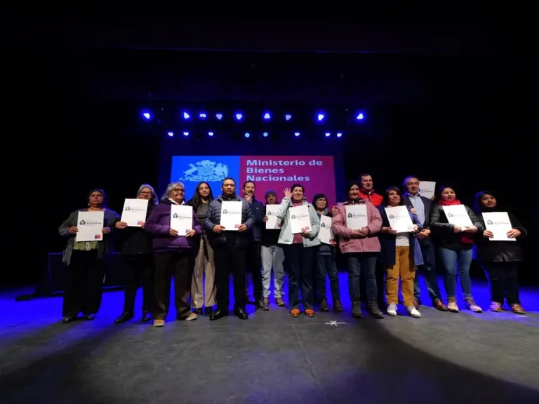 Ministro de Bienes Nacionales entrega 351 títulos de dominio en La Araucanía