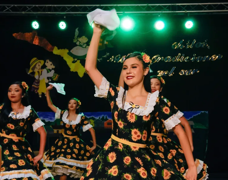 Niños y niñas celebran el Mes de la Patria en el Primer Encuentro de Agrupaciones Folclóricas Infantiles en Temuco