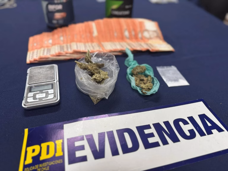En Traiguén: PDI detiene a dos sujetos por microtráfico de drogas en plazas y espacios recreativos